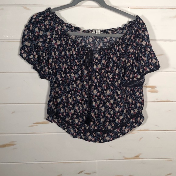 American Eagle Outfitters Tops - American eagle off the shoulder top